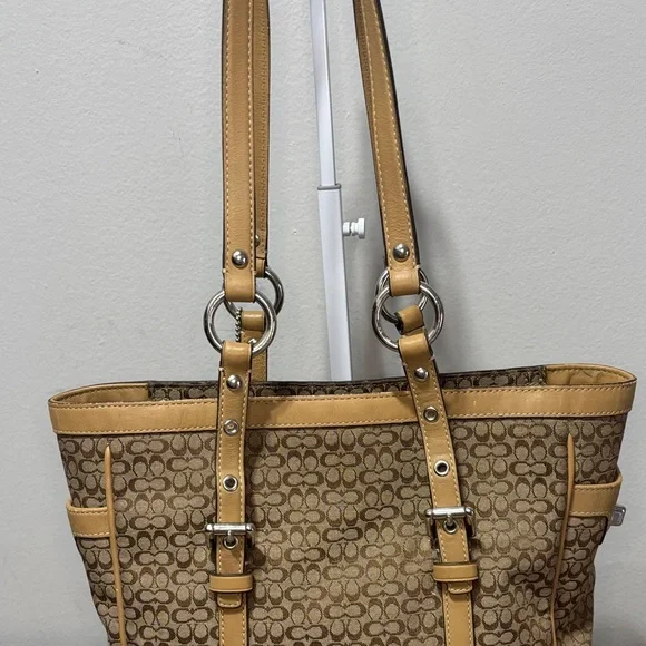 Coach Signature Gallery Tote F11526 - Picture 8 of 13